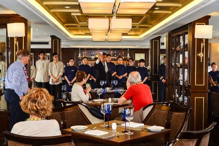 Du Thuyền Paradise Elegance Hạ Long